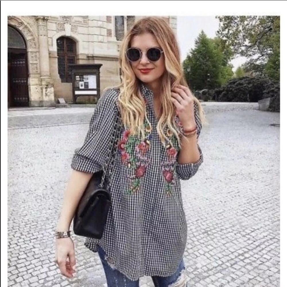 Zara Gingham Plaid Embroidered Black/White Button-Down Top